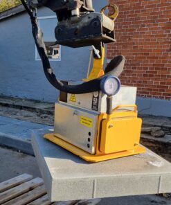Hydraulisk fliseløfter med vakuum til montering på en minigraver